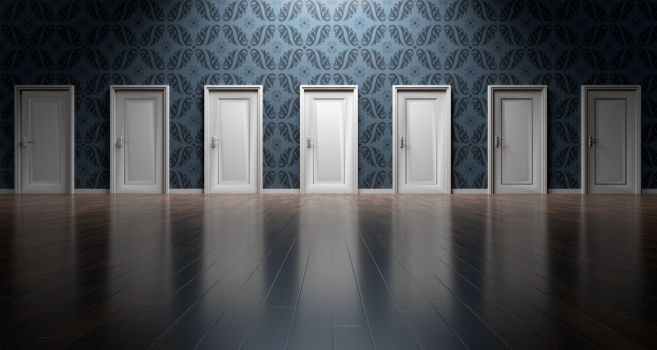 The Pros and Cons of an Open-Door Policy: Should Managers Apply It To Their Company?